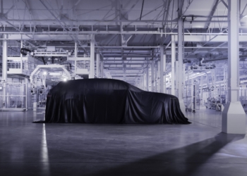 Bentley elektrikliye geçişi erteledi