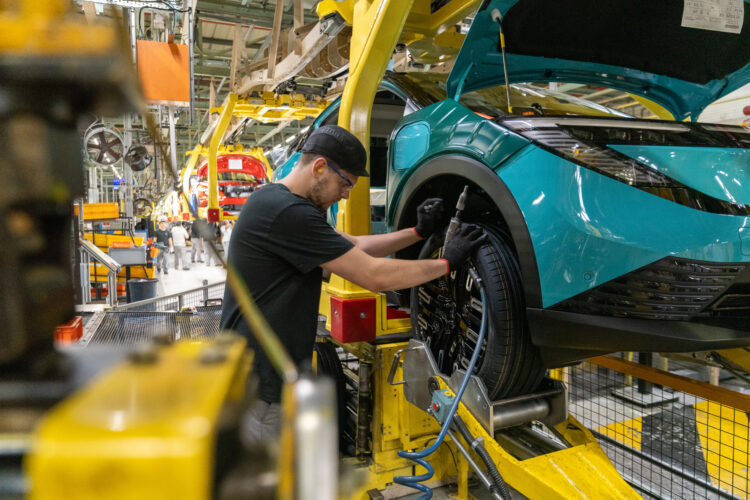 Yeni Nissan LEAF’in üretimi başladı