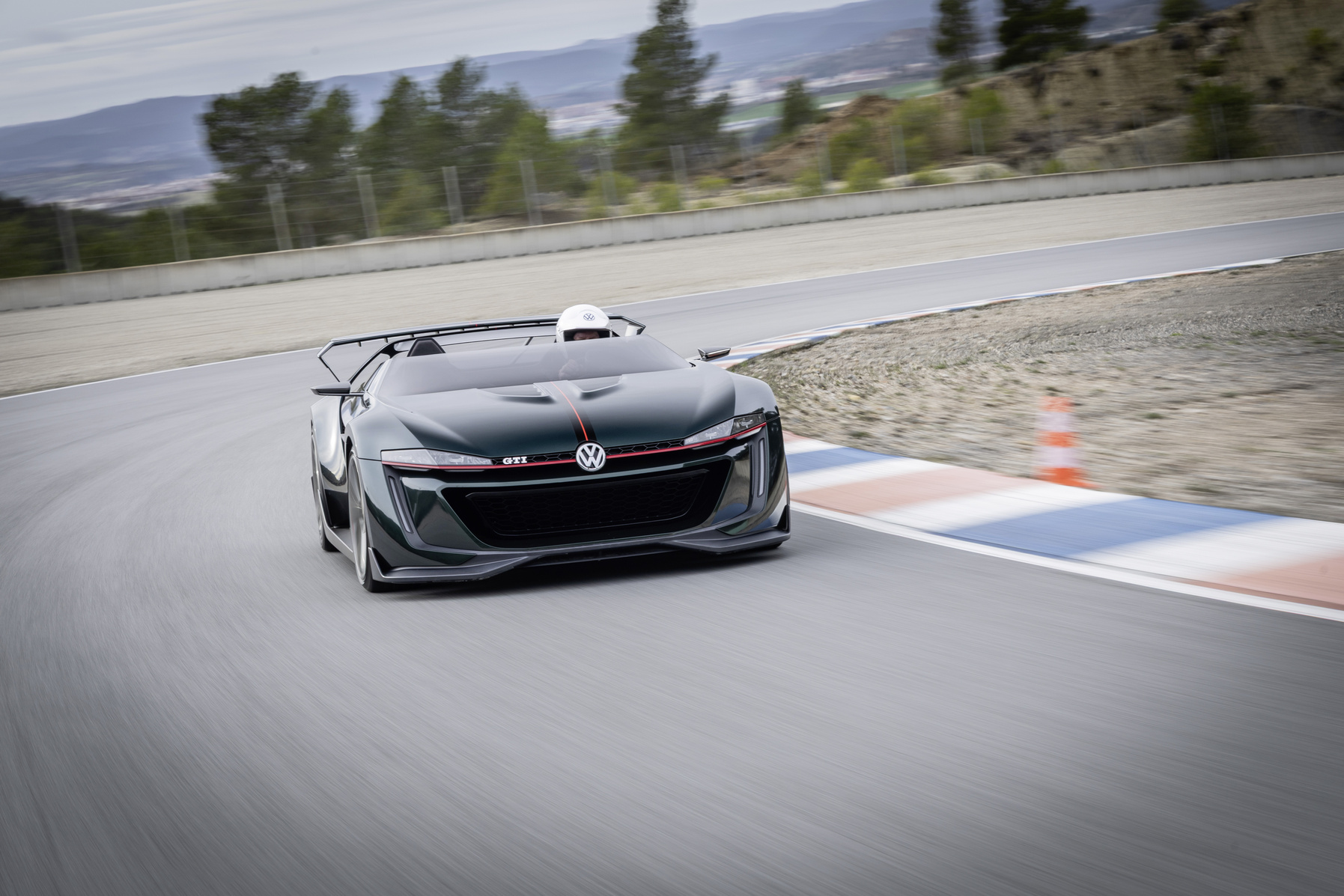 VW’den GTI’ın 50. yıla özel konsept