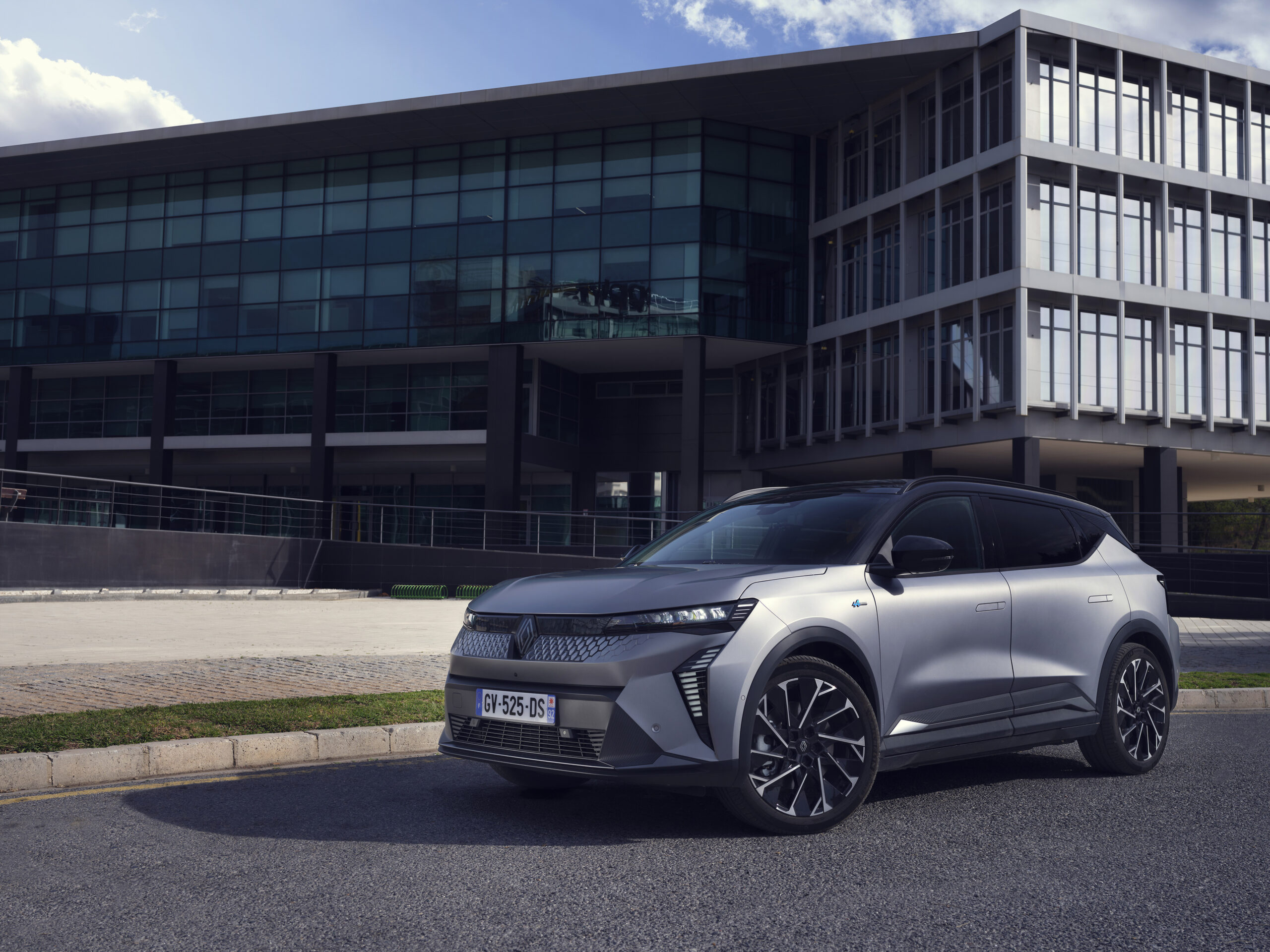 Renault Scenic E-Tech 604 km’lik menziliyle Türkiye’de