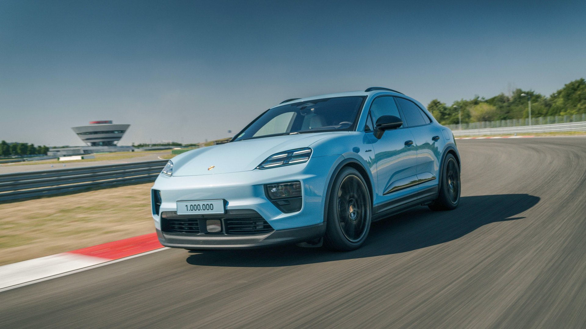 Porsche Macan’da benzinliye veda ediliyor