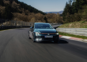 Efsaneyi geçen VW Golf GTI 50 pist rekoru kırdı