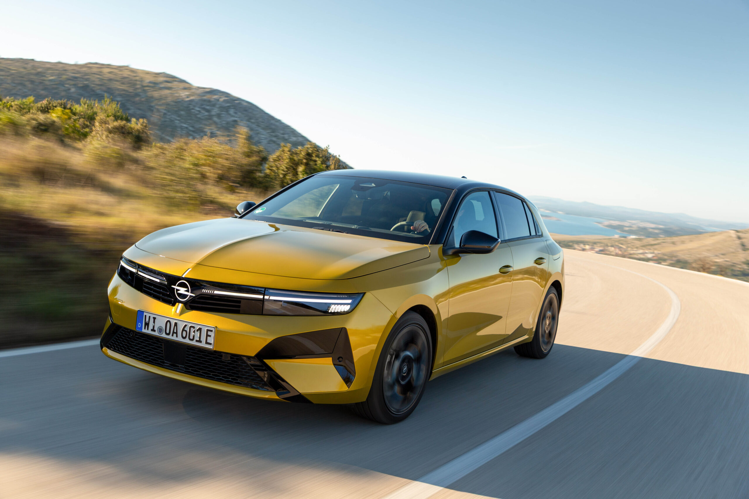 Yenilenen Opel Astra dizel motorla Türkiye’de satışta