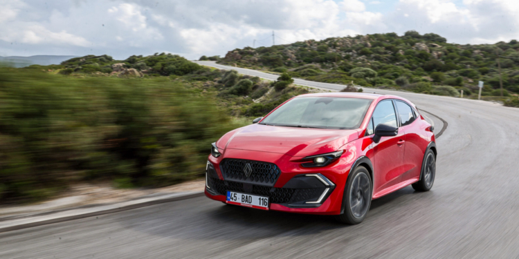 Renault yılın ilk yarısında liderliğini korudu