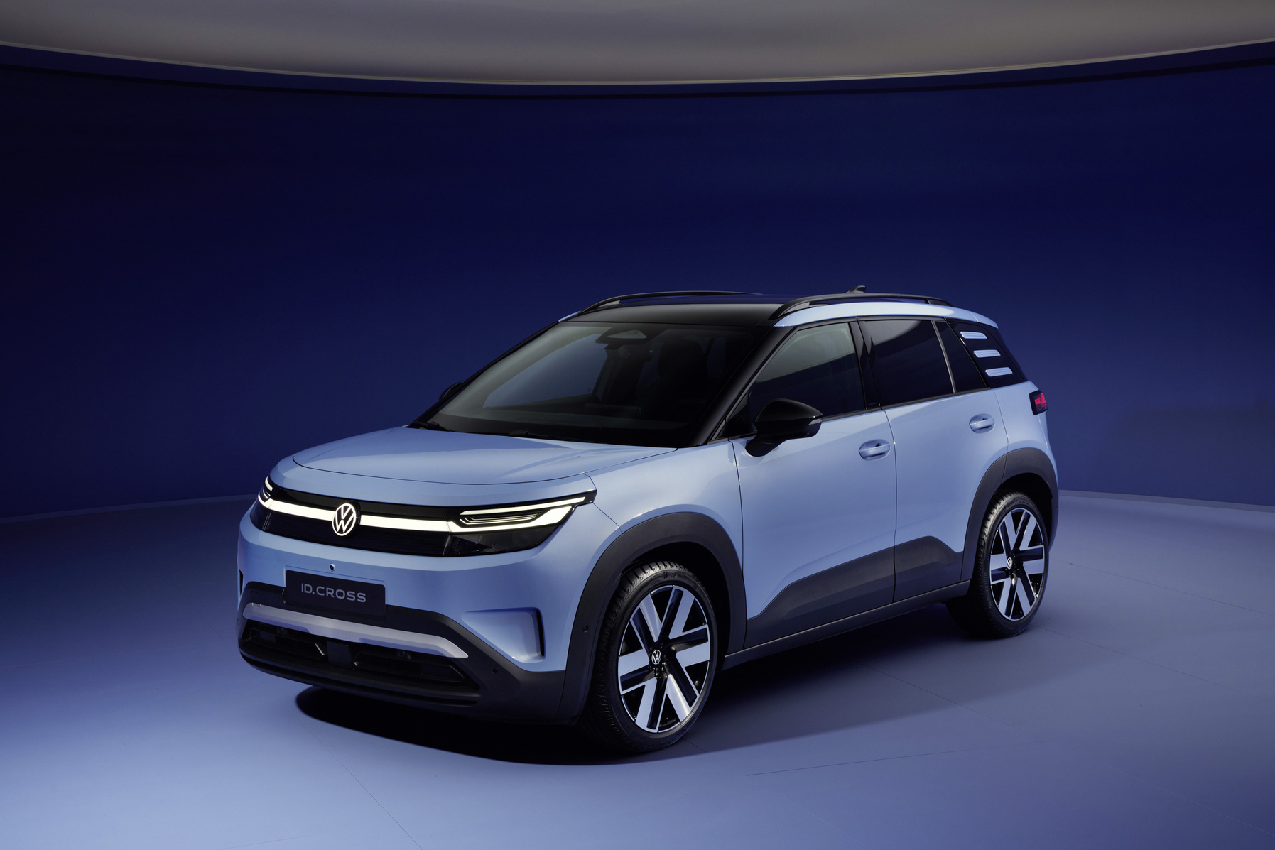 Volkswagen’in en ucuz elektrikli SUV’u ID. Cross sahnede