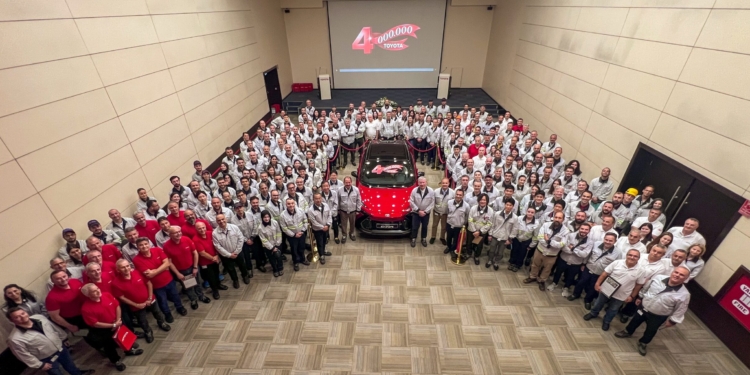 Toyota Türkiye 4 milyonuncu aracını üretti