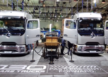 Daimler kamyonun icadının 130. yılını kutluyor