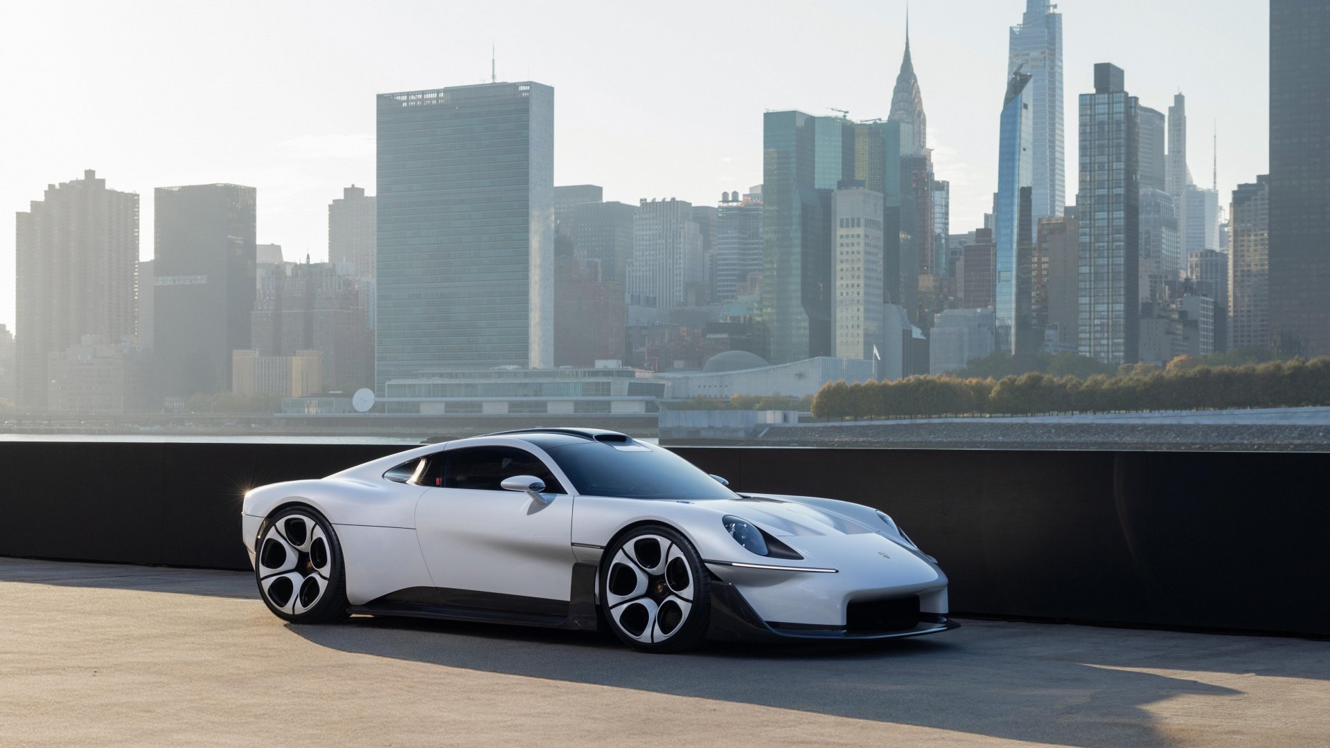 Porsche hiper otomobile geri dönüyor