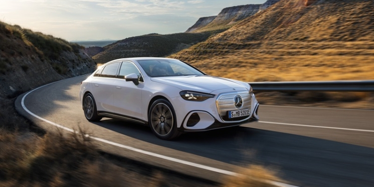 Elektriklenen yeni Mercedes C-Serisi Türkiye’de